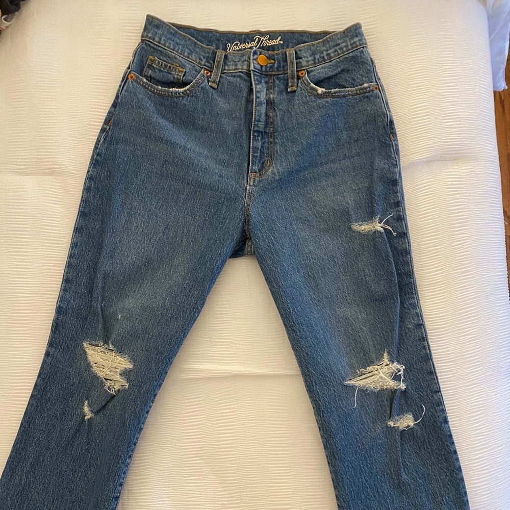 Straight Legged Jeans with Rips